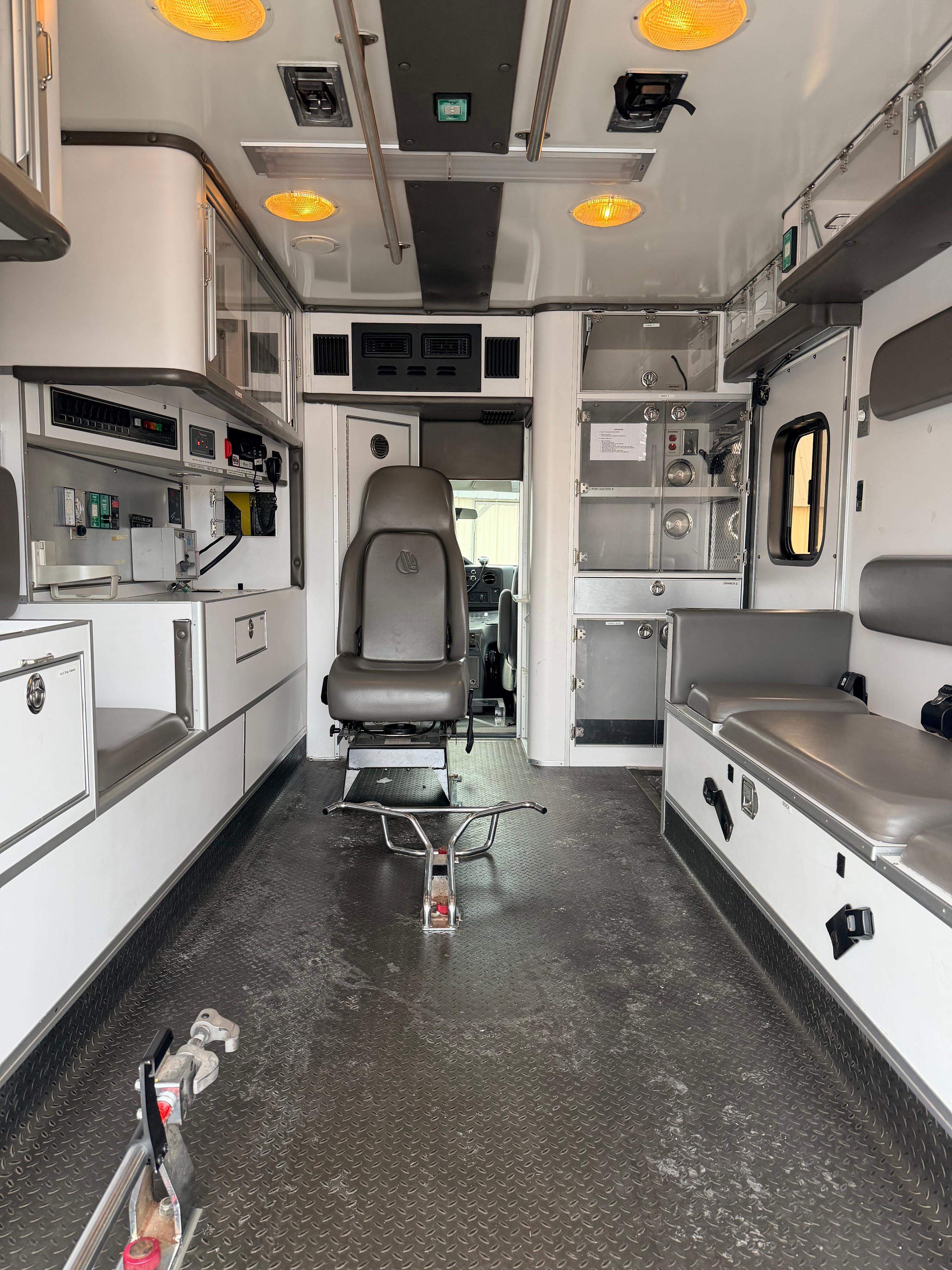 2009 MedTec Ford Type III Ambulance - image 13