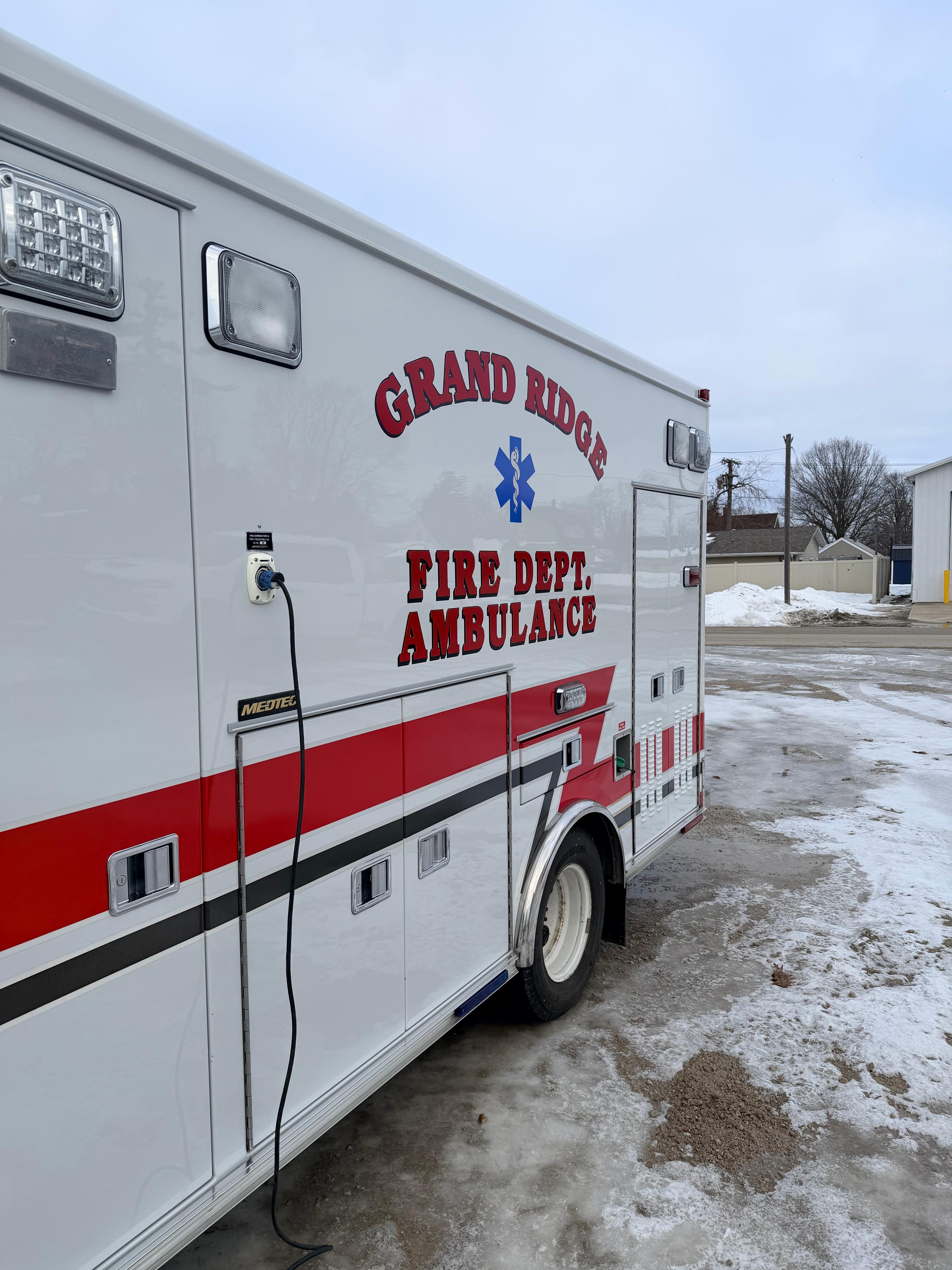2009 MedTec Ford Type III Ambulance - image 4