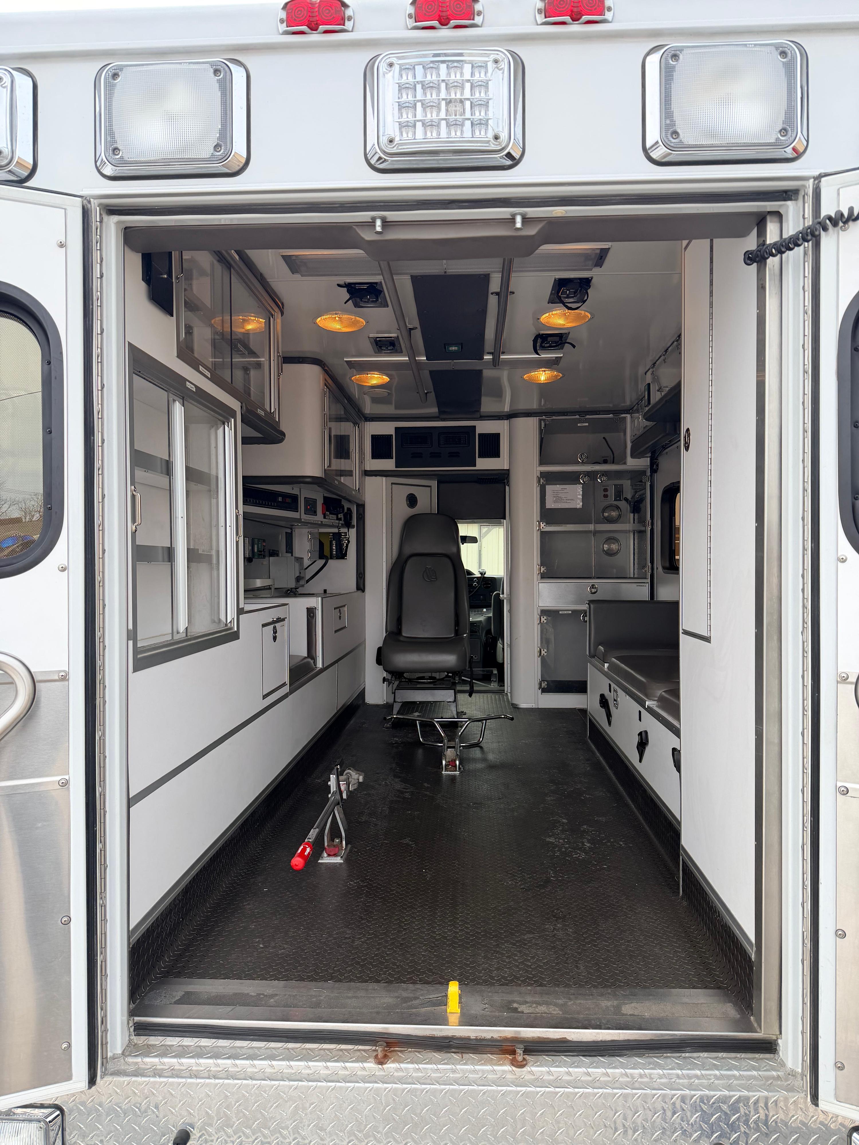 2009 MedTec Ford Type III Ambulance - image 12