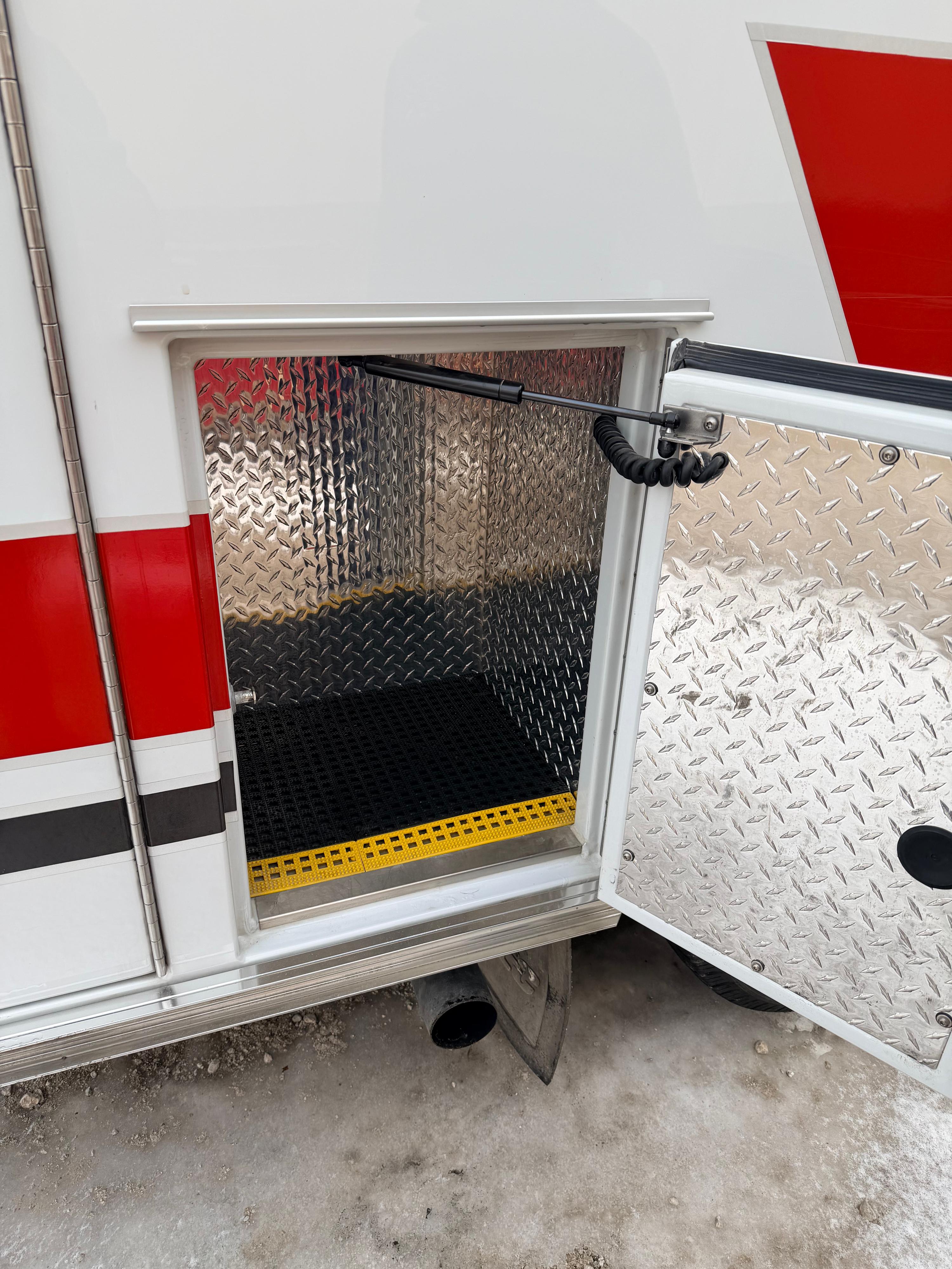 2009 MedTec Ford Type III Ambulance - image 10