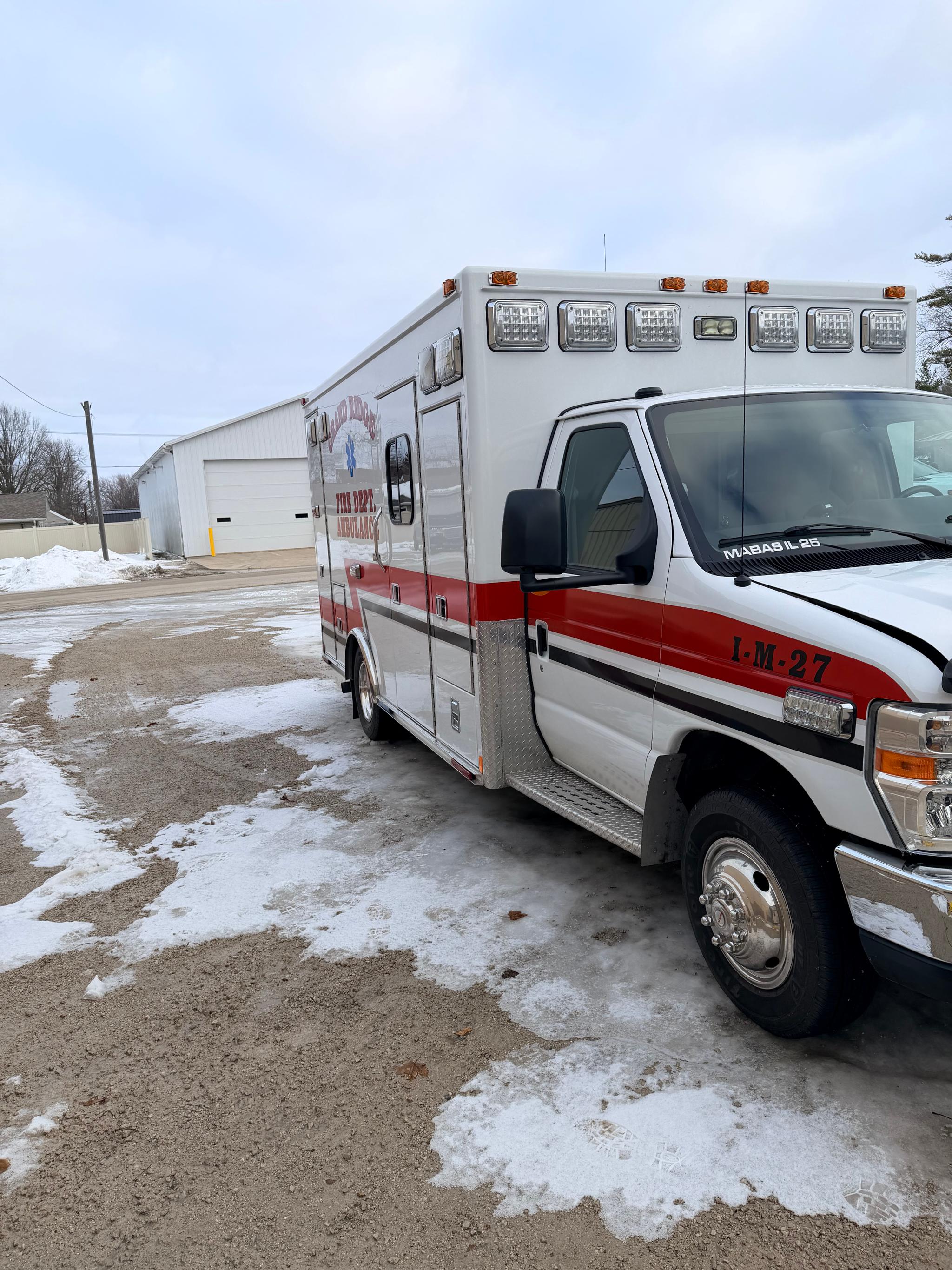 2009 MedTec Ford Type III Ambulance - image 3