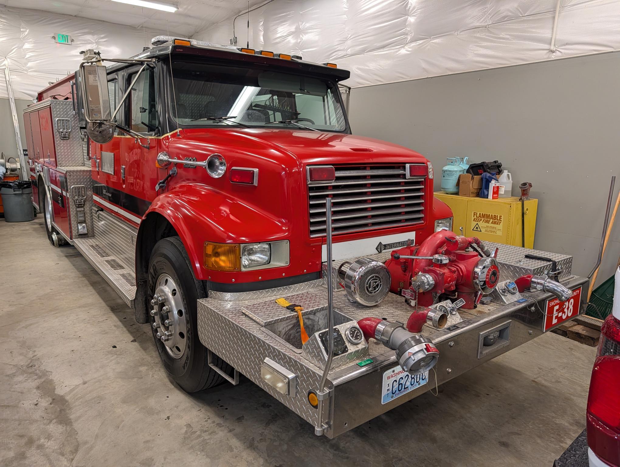 1997 International 4900 Pumper - image 2