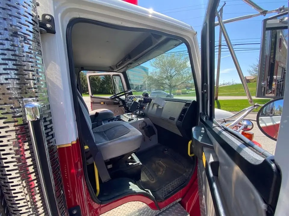 2000 Freightliner FL80, 4 Guys Rescue - image 9