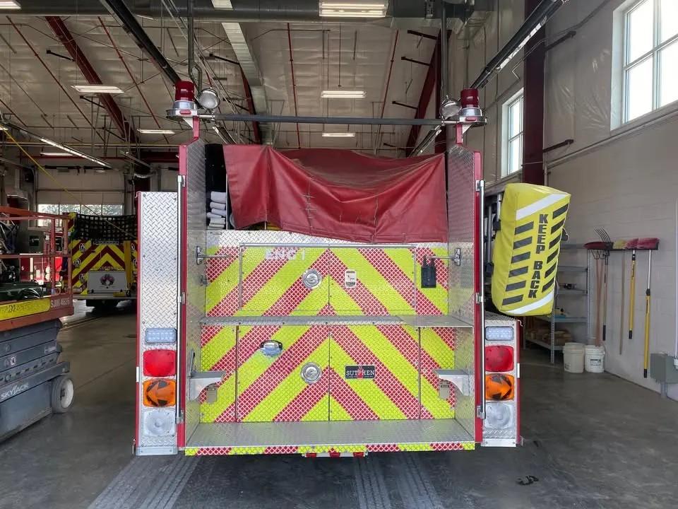 1996 Sutphen Deluge Pumper - image 4