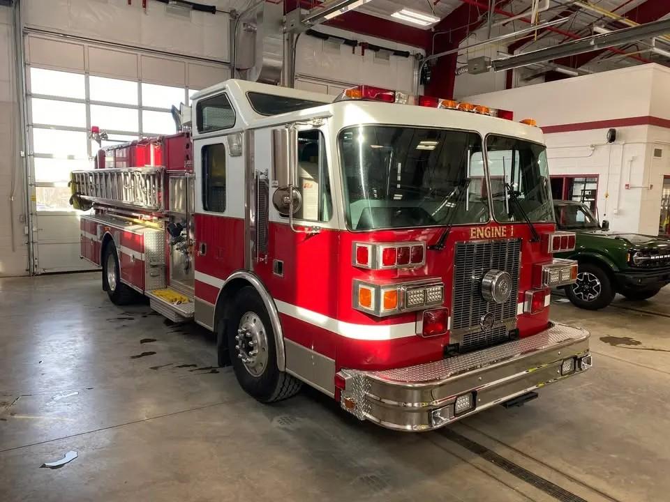 1996 Sutphen Deluge Pumper - image 3