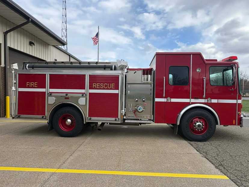 2004 HME 1871-SFO Pumper — photo 3
