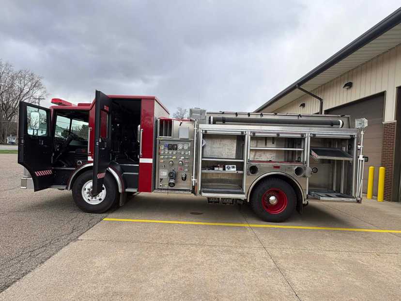 2004 HME 1871-SFO Pumper — photo 5