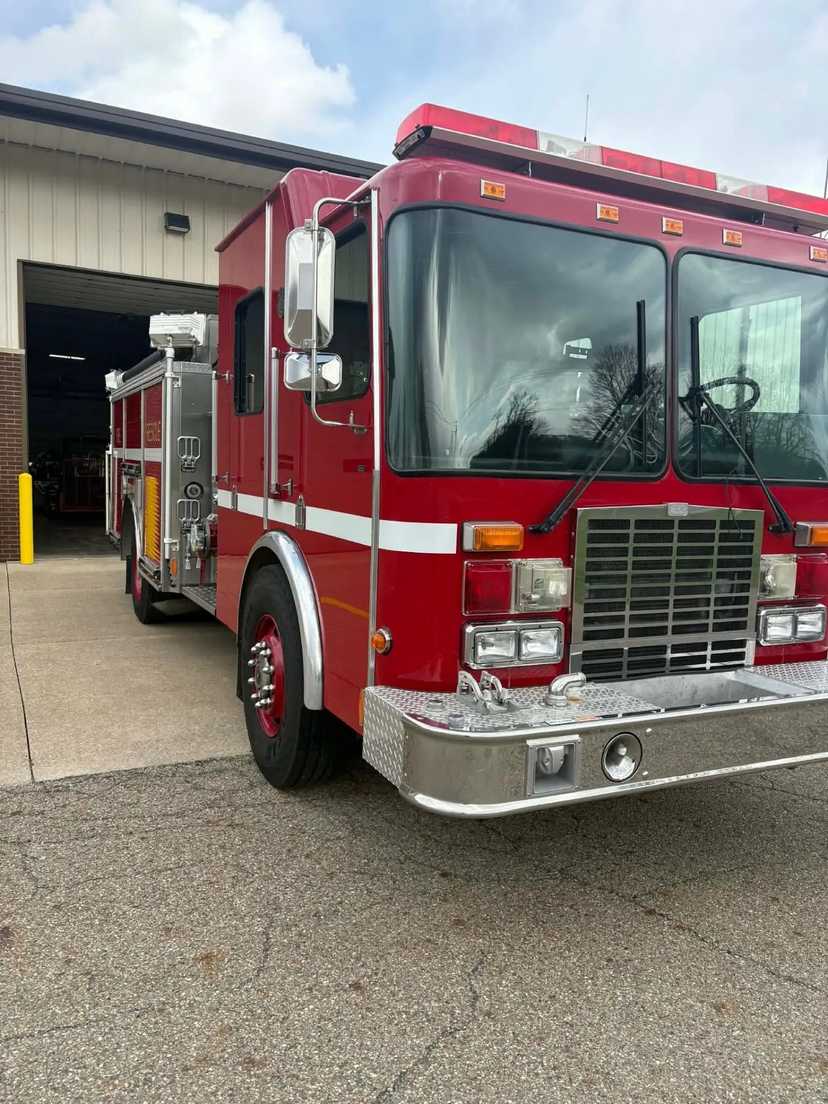 2004 HME 1871-SFO Pumper — photo 2