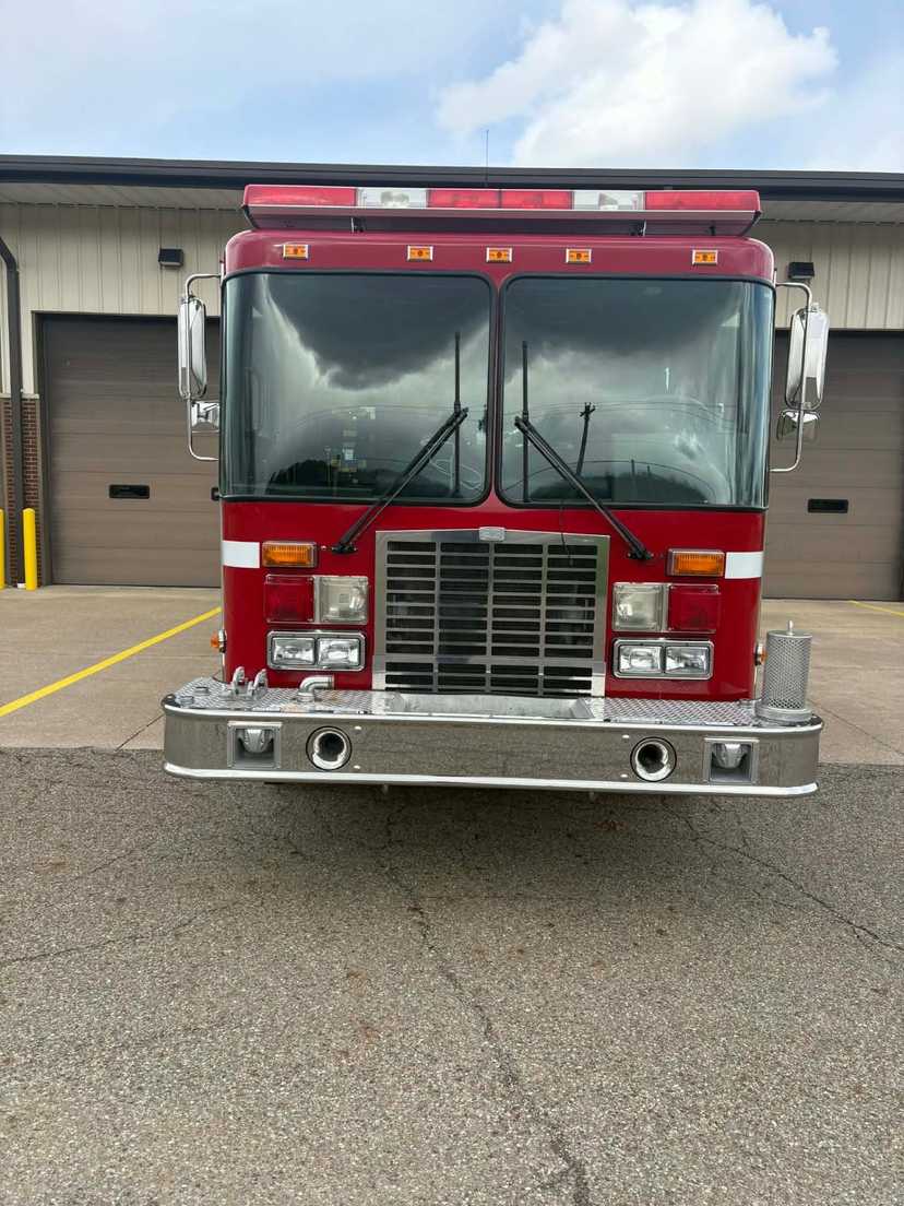 2004 HME 1871-SFO Pumper — photo 4
