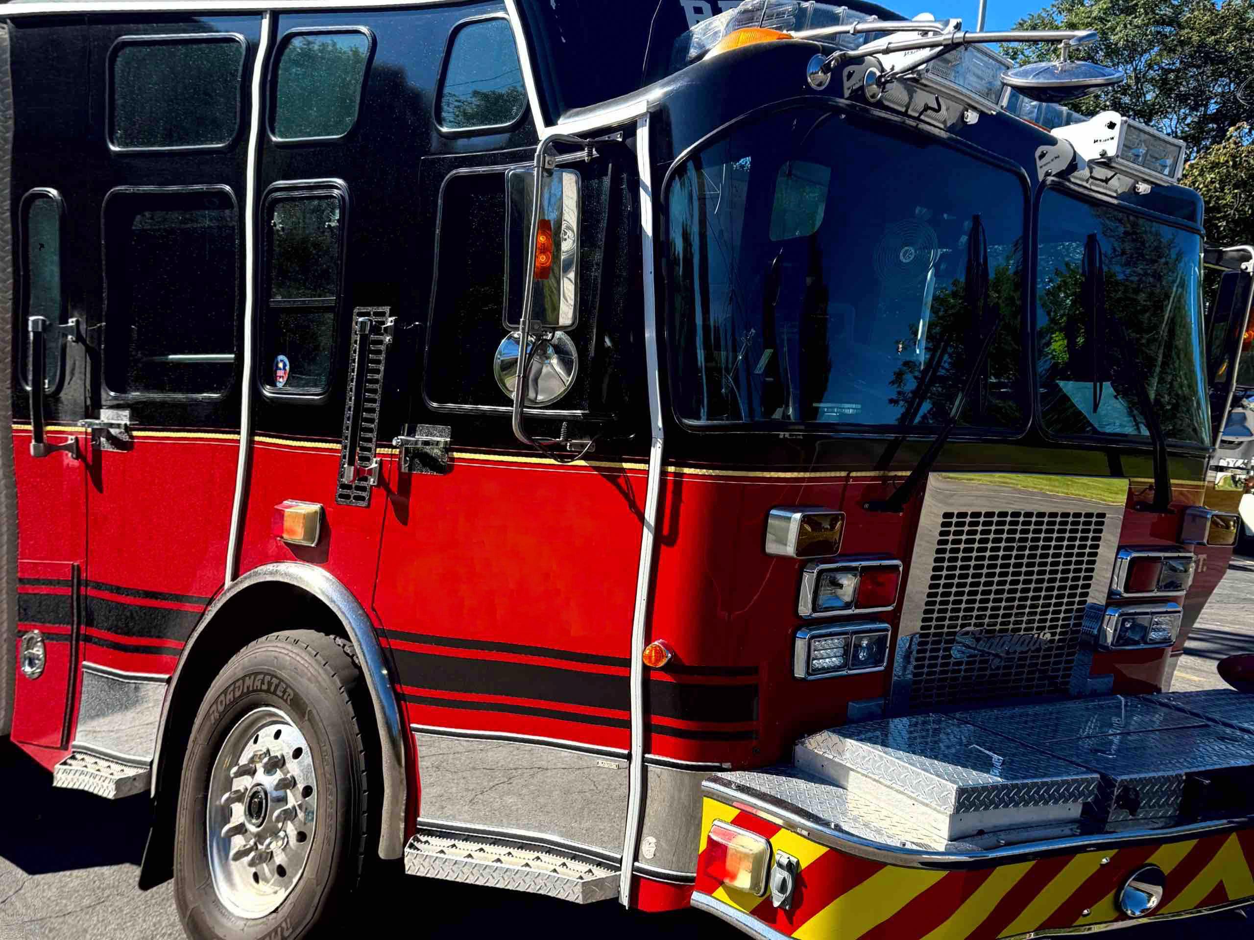 1999 Spartan Heavy Rescue - image 2
