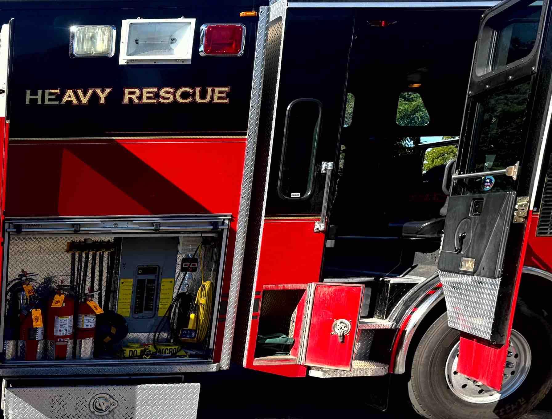 1999 Spartan Heavy Rescue - image 12