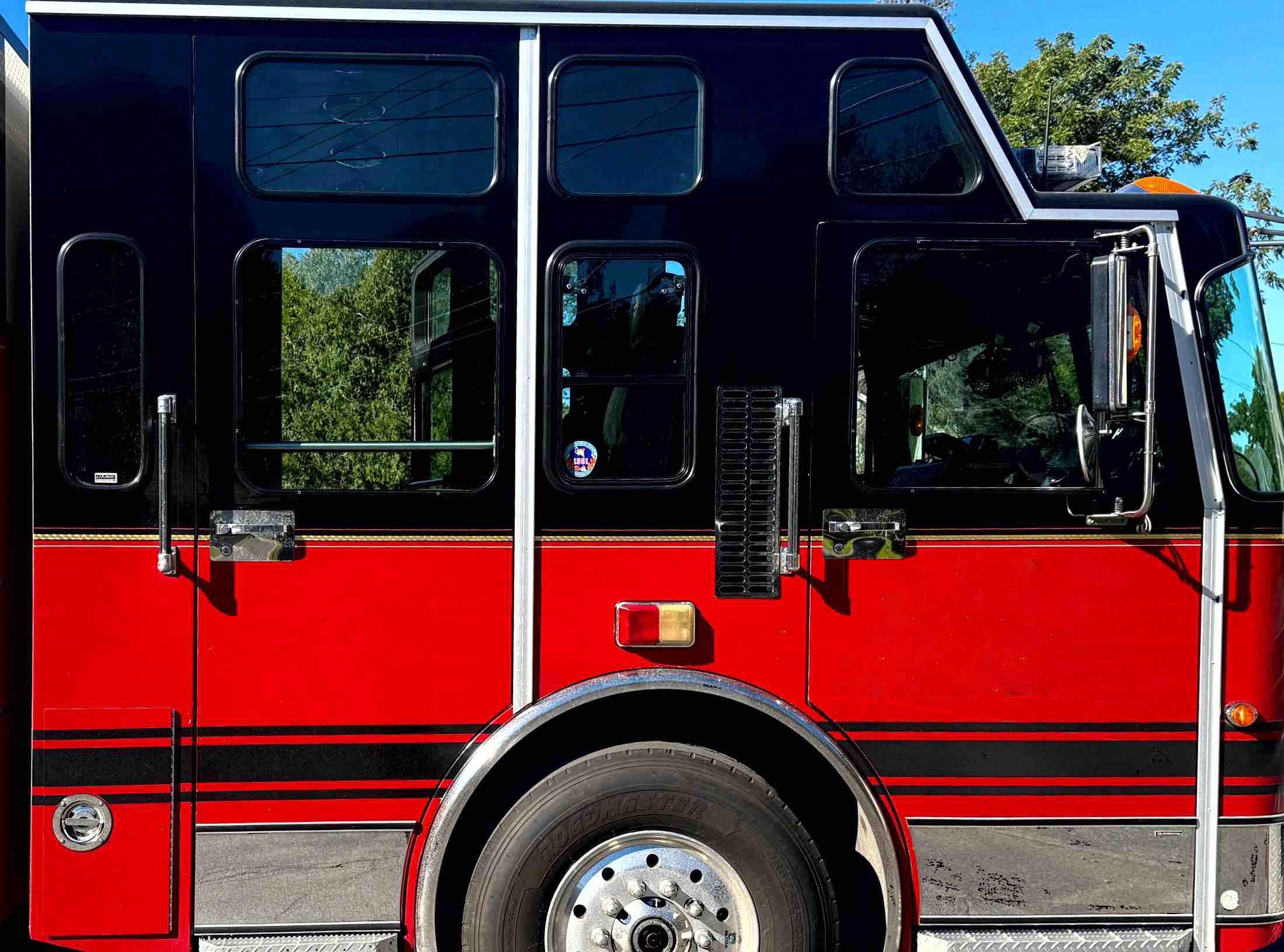 1999 Spartan Heavy Rescue - image 9