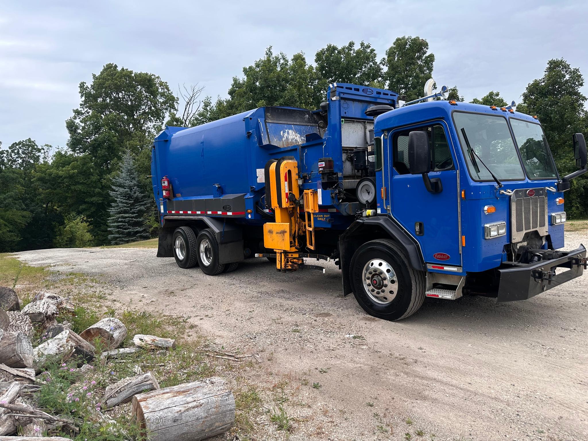 2015 Peterbilt Labrie Automated Side Loader - image 5
