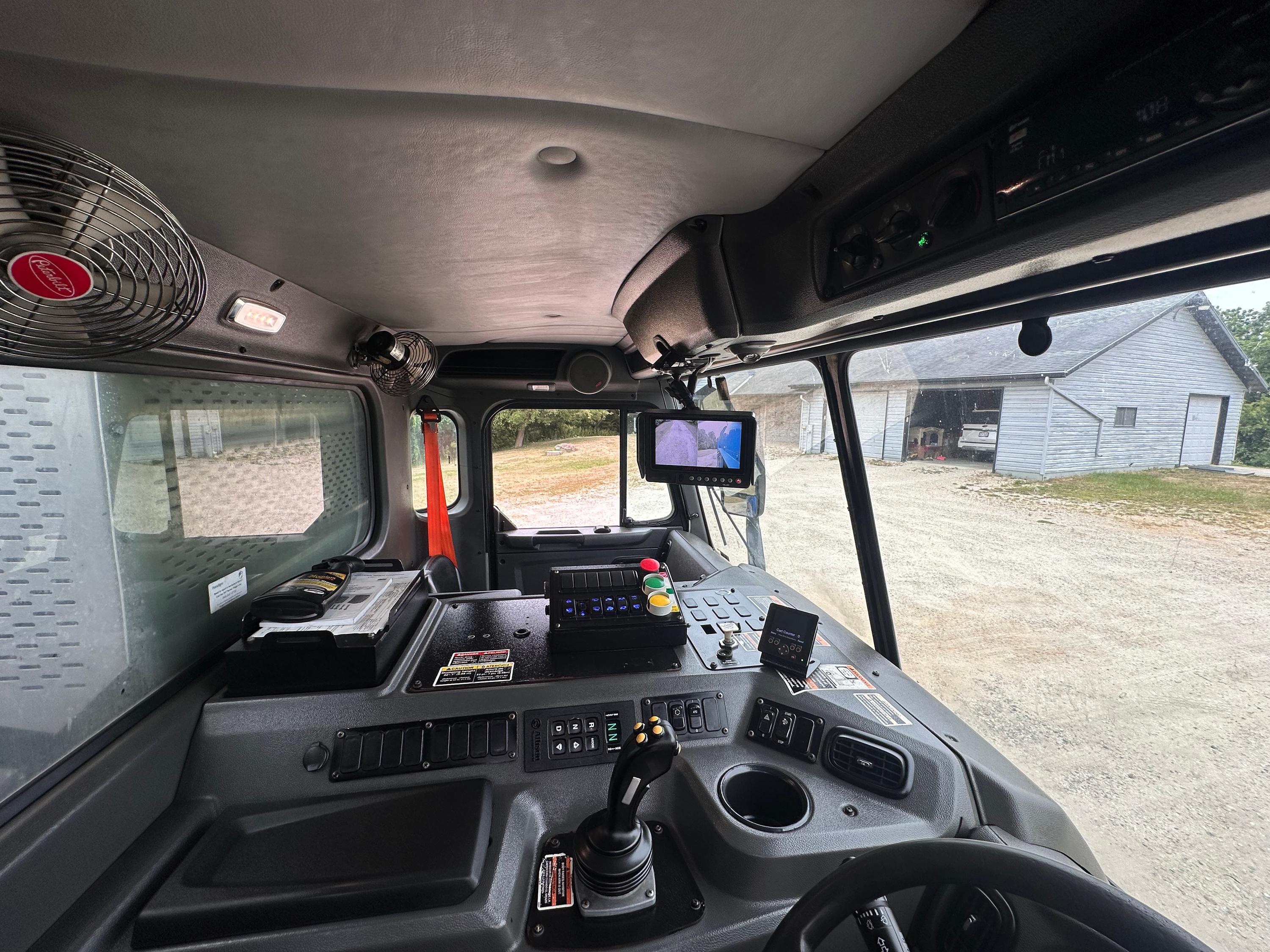 2015 Peterbilt Labrie Automated Side Loader - image 11