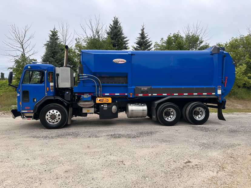 2015 Peterbilt Labrie Automated Side Loader