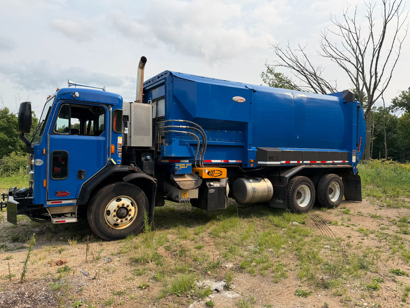 2015 Peterbilt Labrie Automated Side Loader