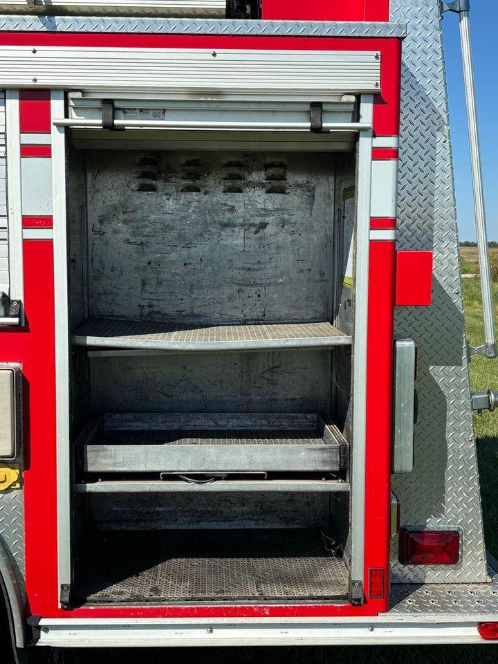 2002 E-One Pumper - image 4