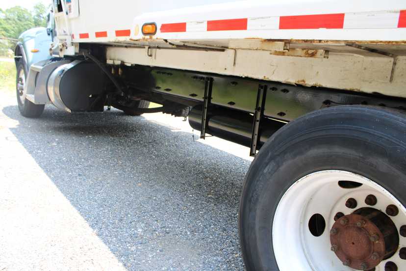 2016 Peterbilt Leach Rear Loader — photo 7