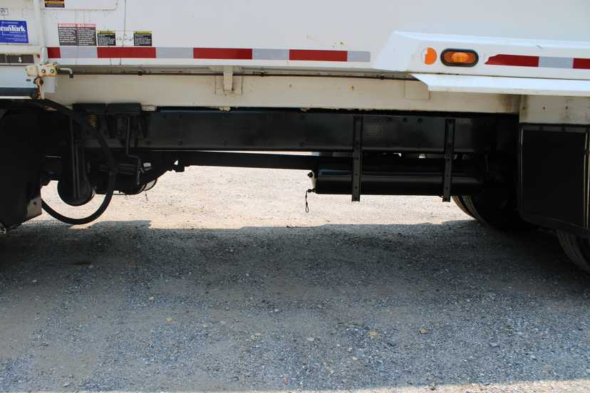 2020 Peterbilt Leach Rear Loader — photo 6