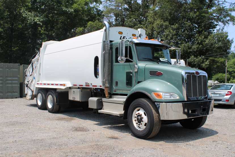 2020 Peterbilt Leach Rear Loader