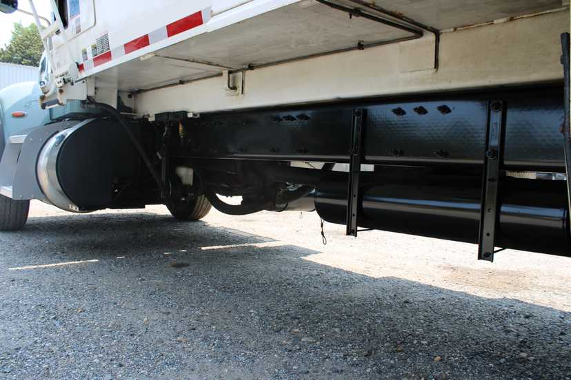 2020 Peterbilt Leach Rear Loader — photo 8