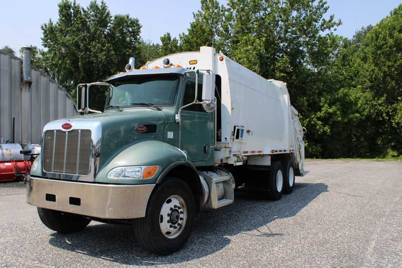 2017 Peterbilt Leach Rear Loader