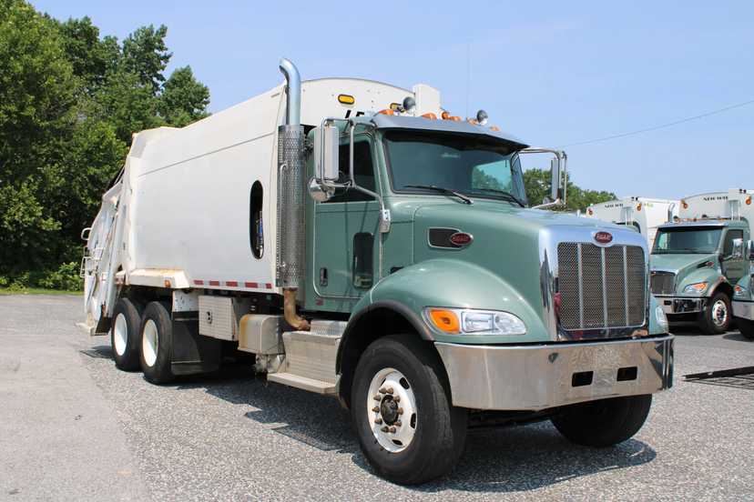 2017 Peterbilt Leach Rear Loader