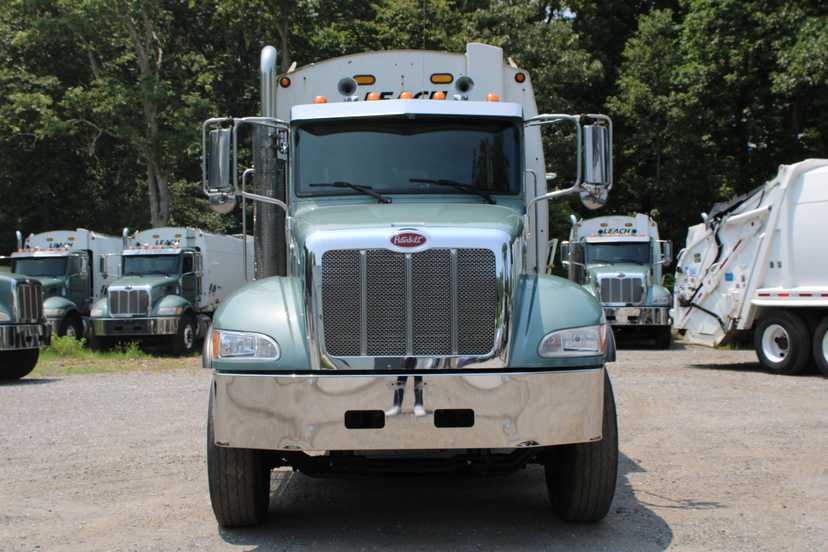 2020 Peterbilt Leach Rear Loader — photo 4