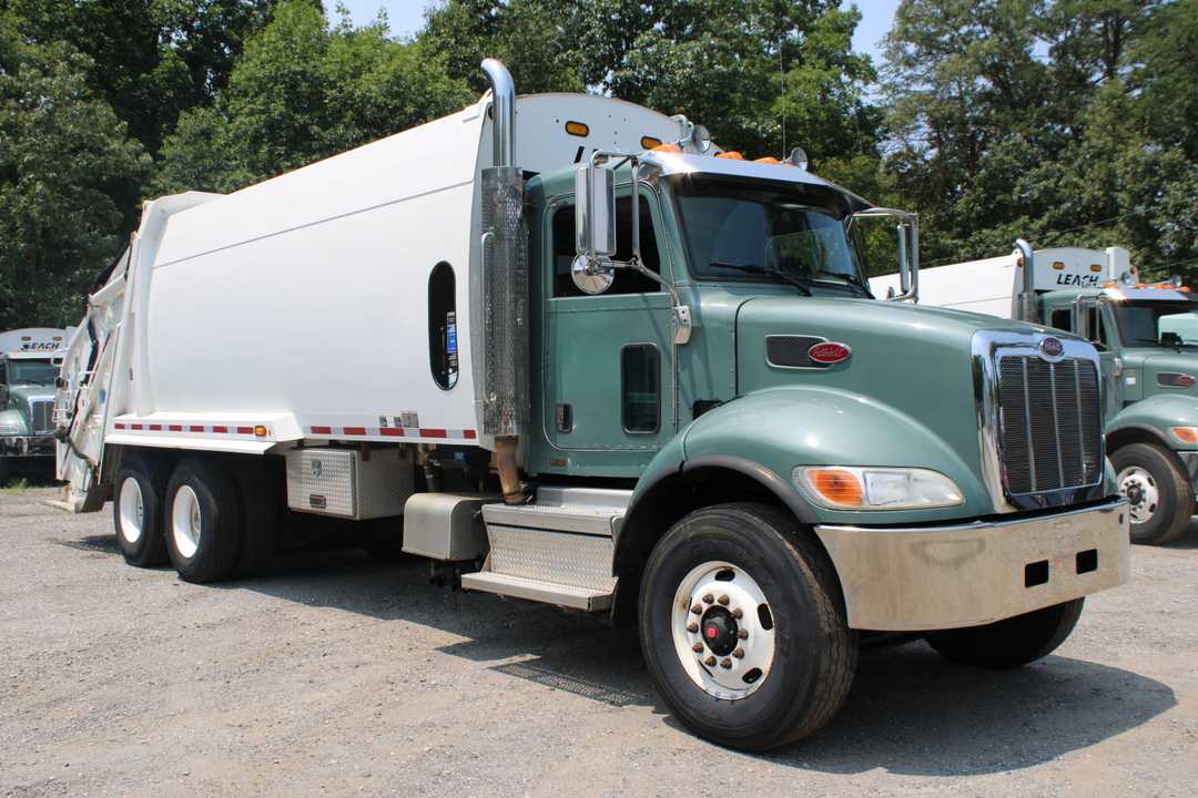 2020 Peterbilt Leach Rear Loader