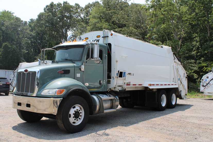 2020 Peterbilt Leach Rear Loader
