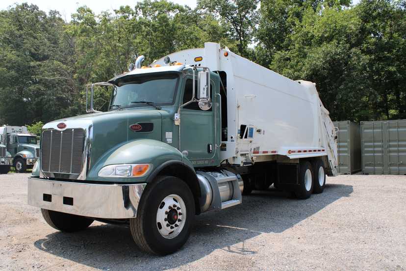 2020 Peterbilt Leach Rear Loader