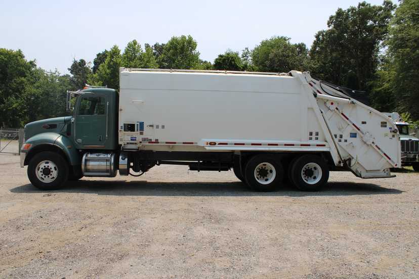 2020 Peterbilt Leach Rear Loader — photo 5