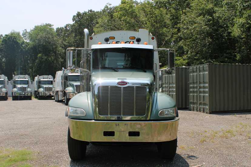 2016 Peterbilt Leach Rear Loader — photo 4