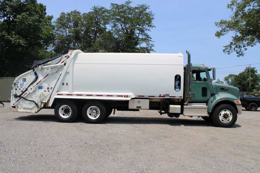 2020 Peterbilt Leach Rear Loader — photo 5