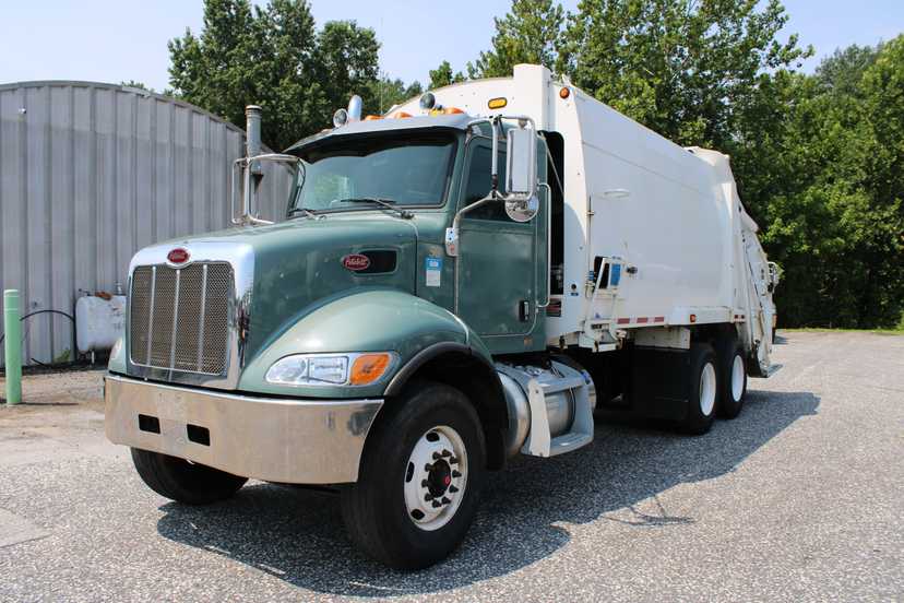 2017 Peterbilt Leach Rear Loader