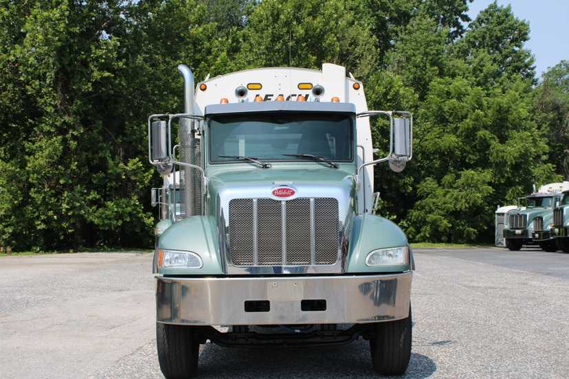 2017 Peterbilt Leach Rear Loader — photo 3