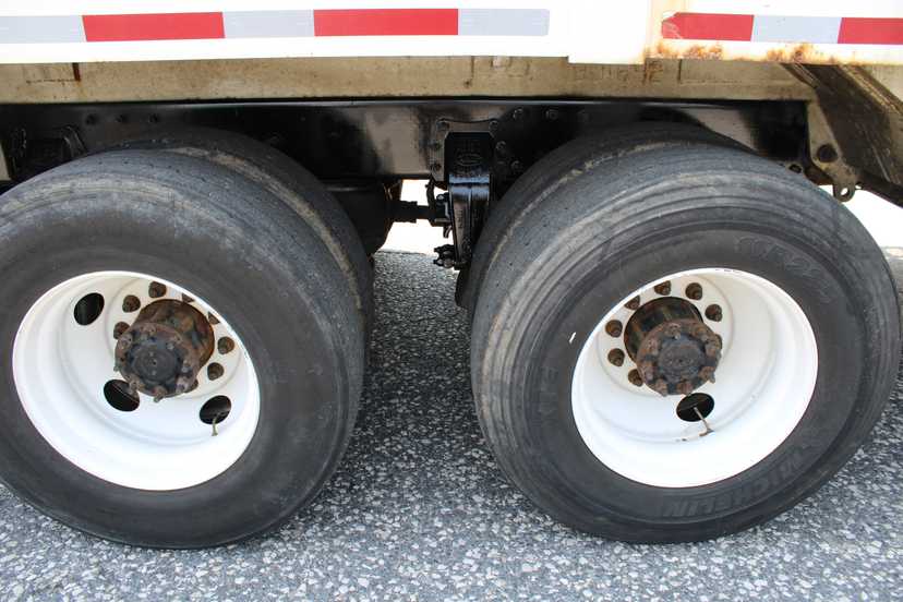 2017 Peterbilt Leach Rear Loader — photo 6