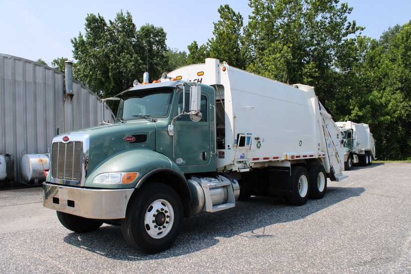 2017 Peterbilt Leach Rear Loader