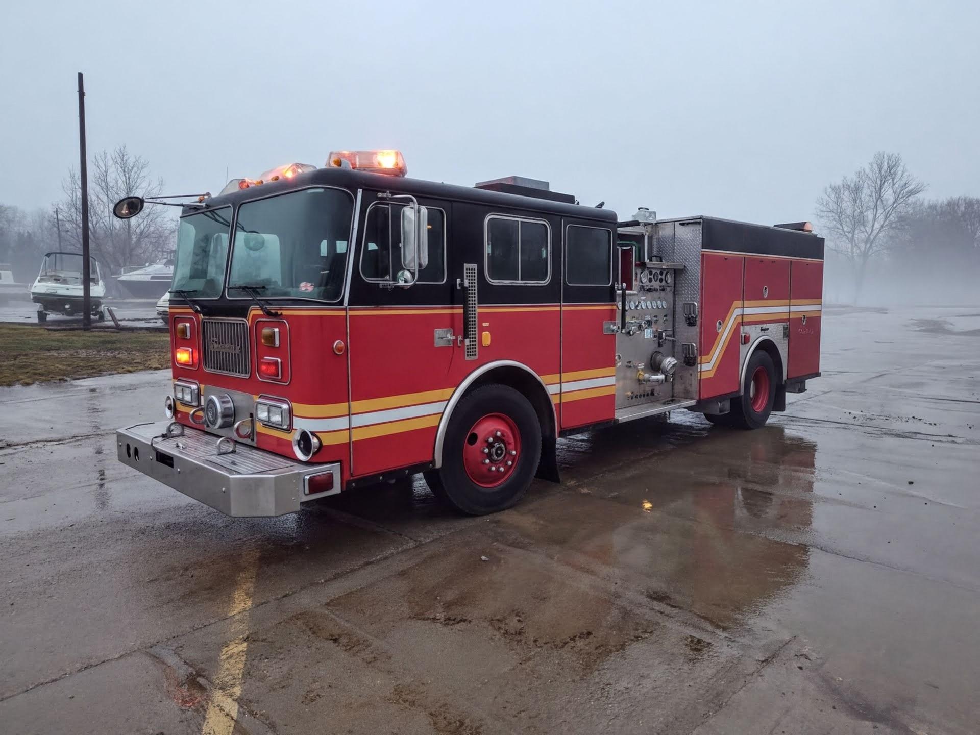 1993 Seagrave Pumper - image 2