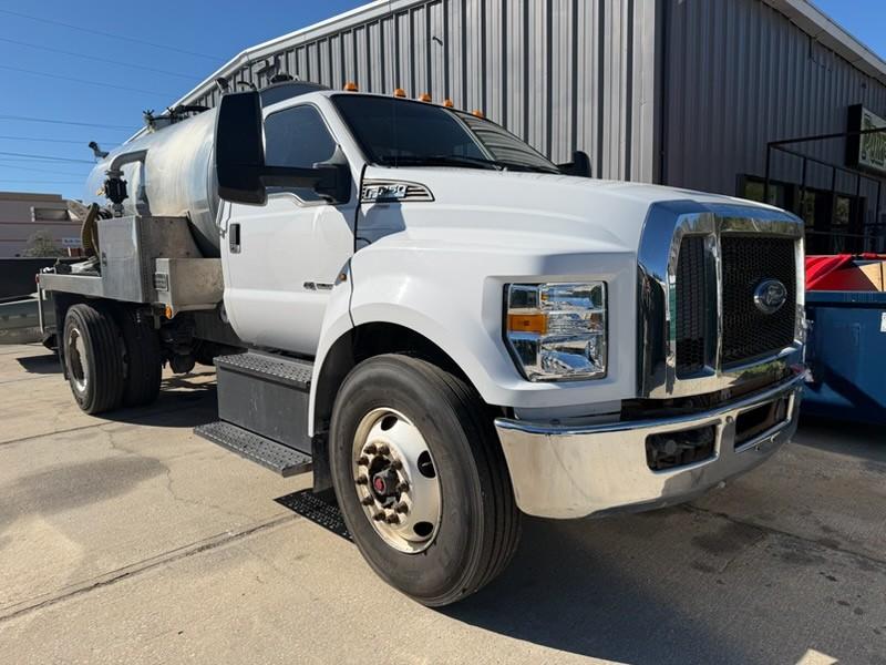 2017 Ford F-750 Septic - image 1