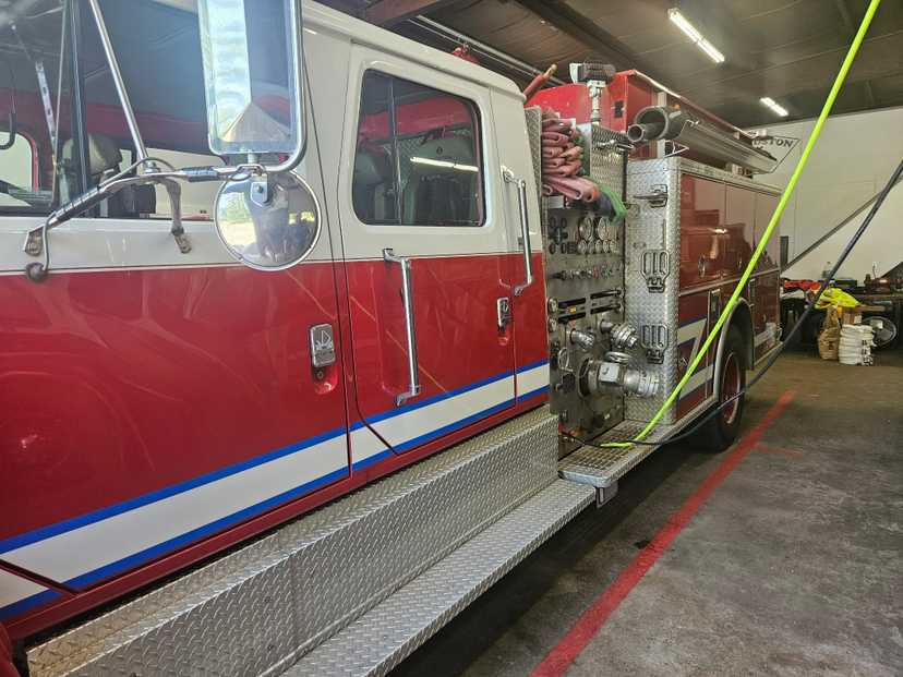 2000 International KME Pumper — photo 3