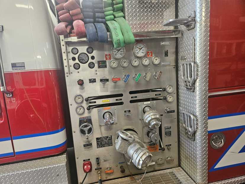 2000 International KME Pumper — photo 7