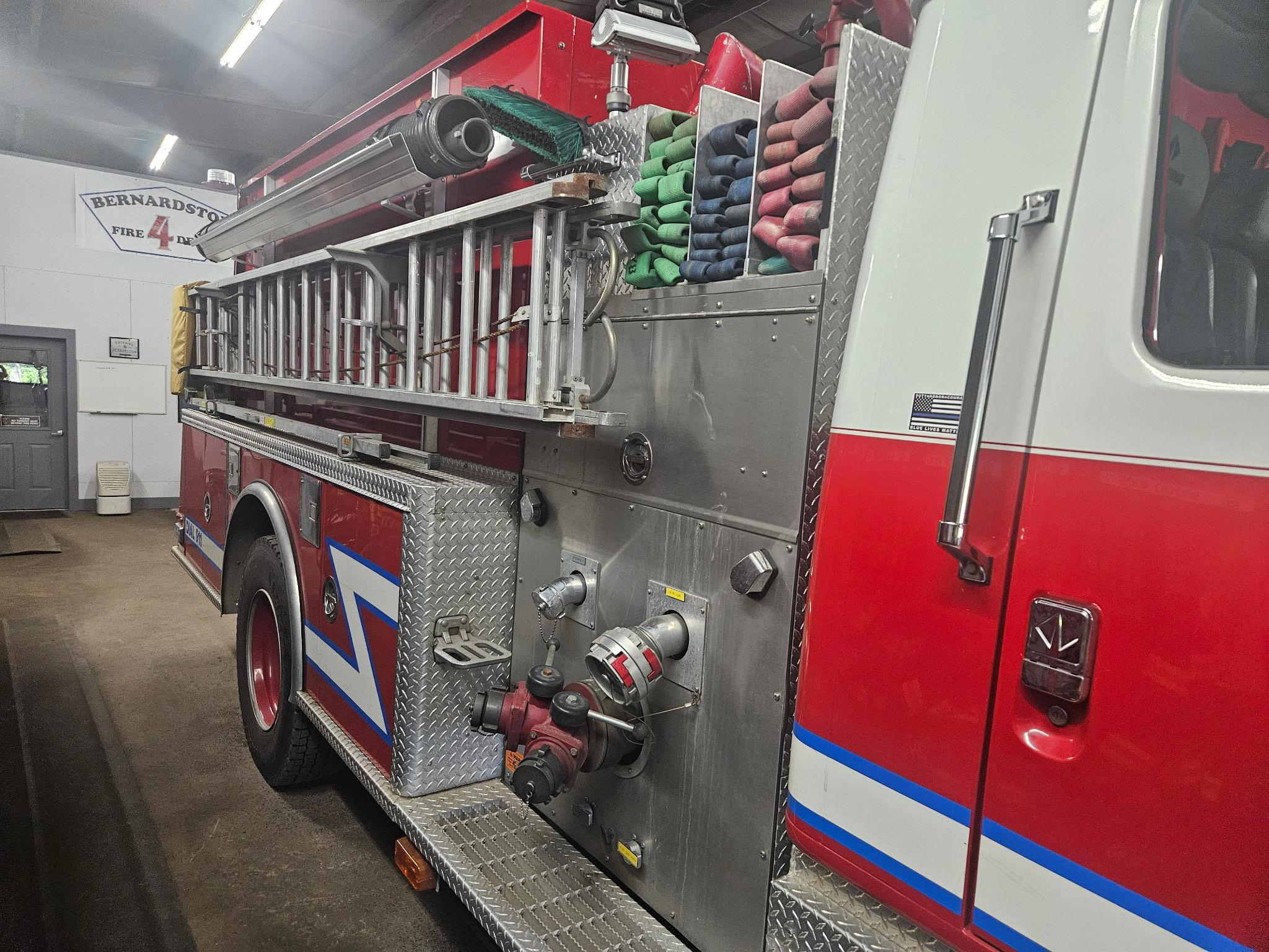 2000 International KME Pumper - image 9