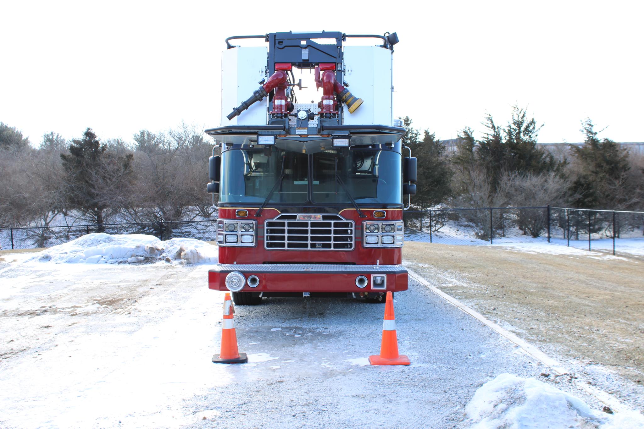 2015 Ferrara Igniter 100' Tower - image 3