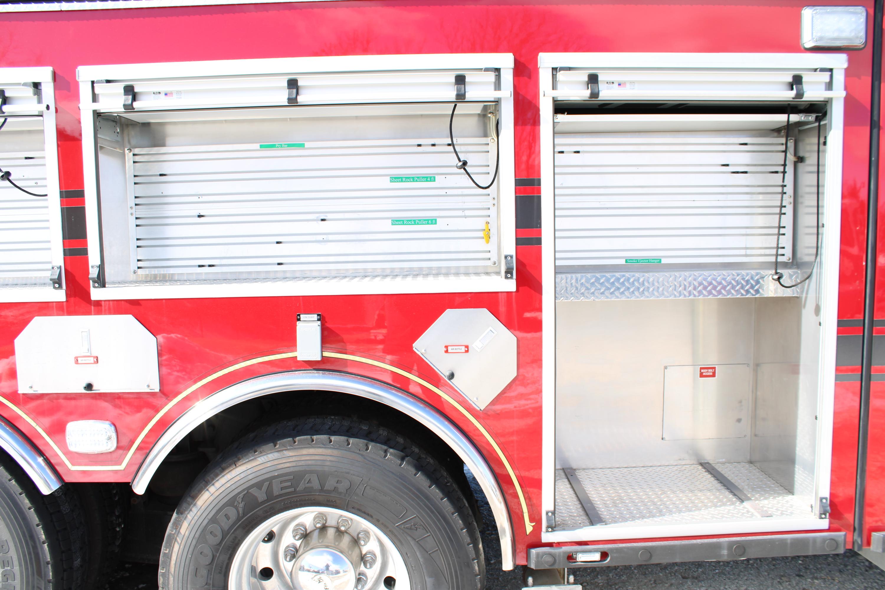2015 Ferrara Igniter 100' Tower - image 10