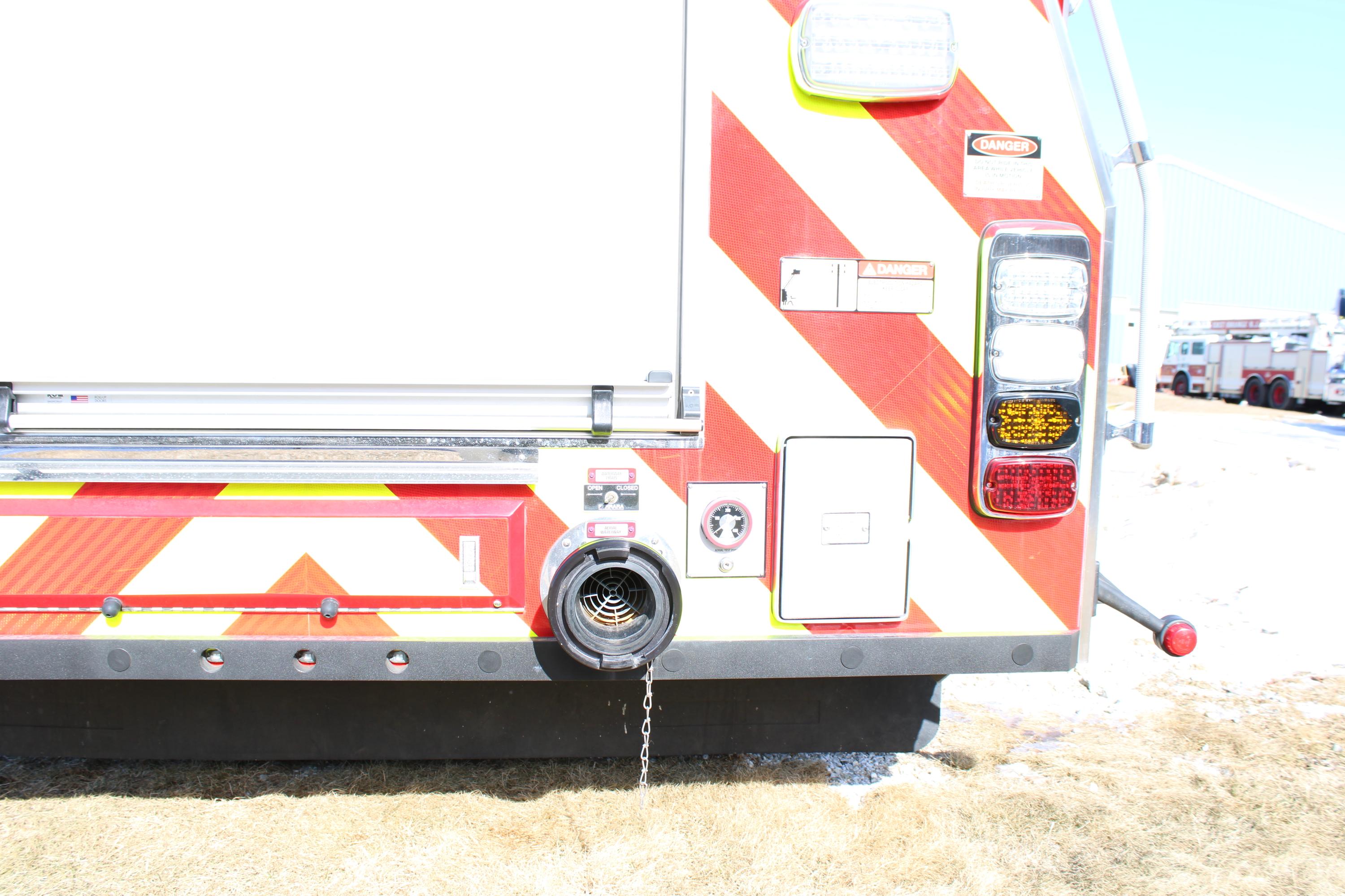 2015 Ferrara Igniter 100' Tower - image 16