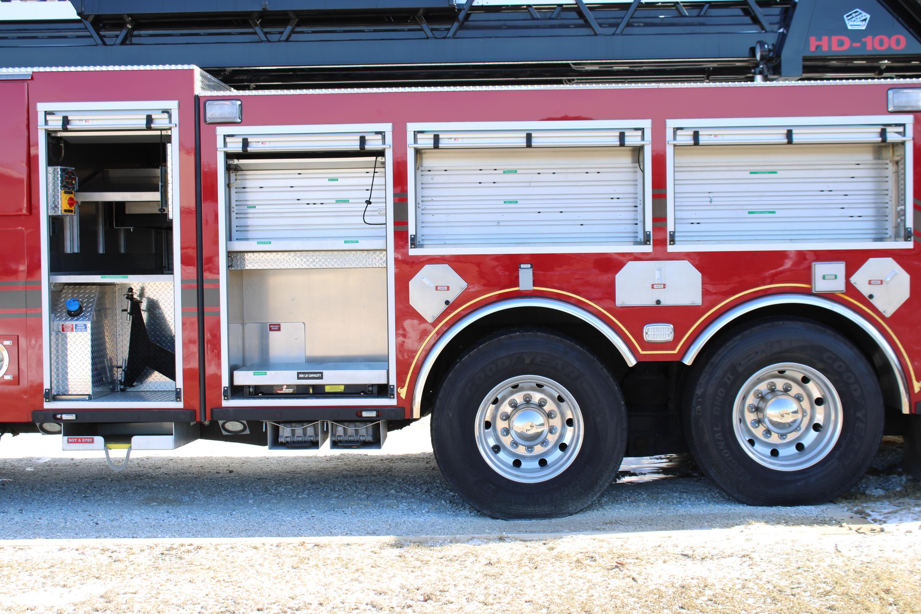 2015 Ferrara Igniter 100' Tower - image 17