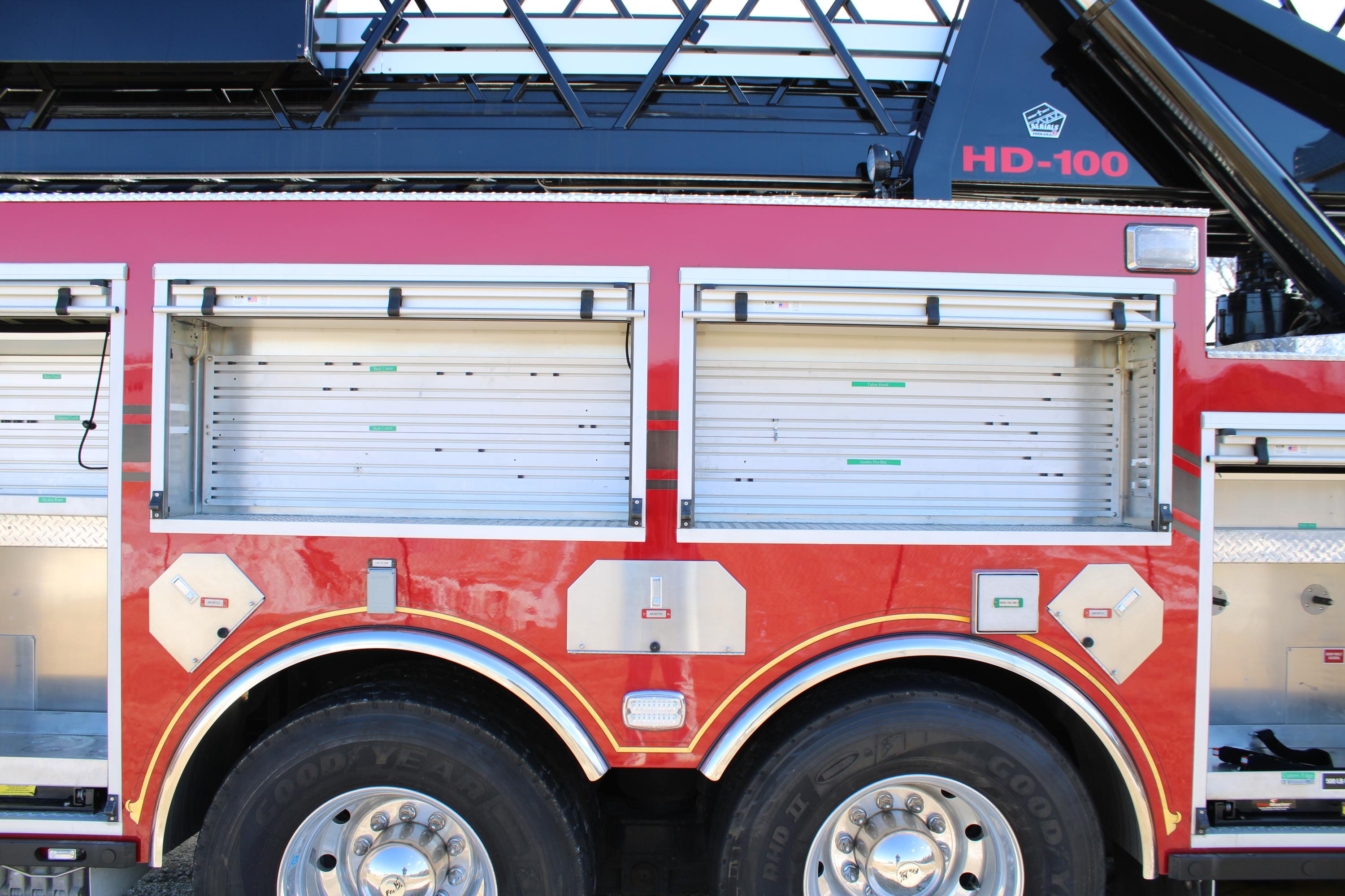 2015 Ferrara Igniter 100' Tower - image 23