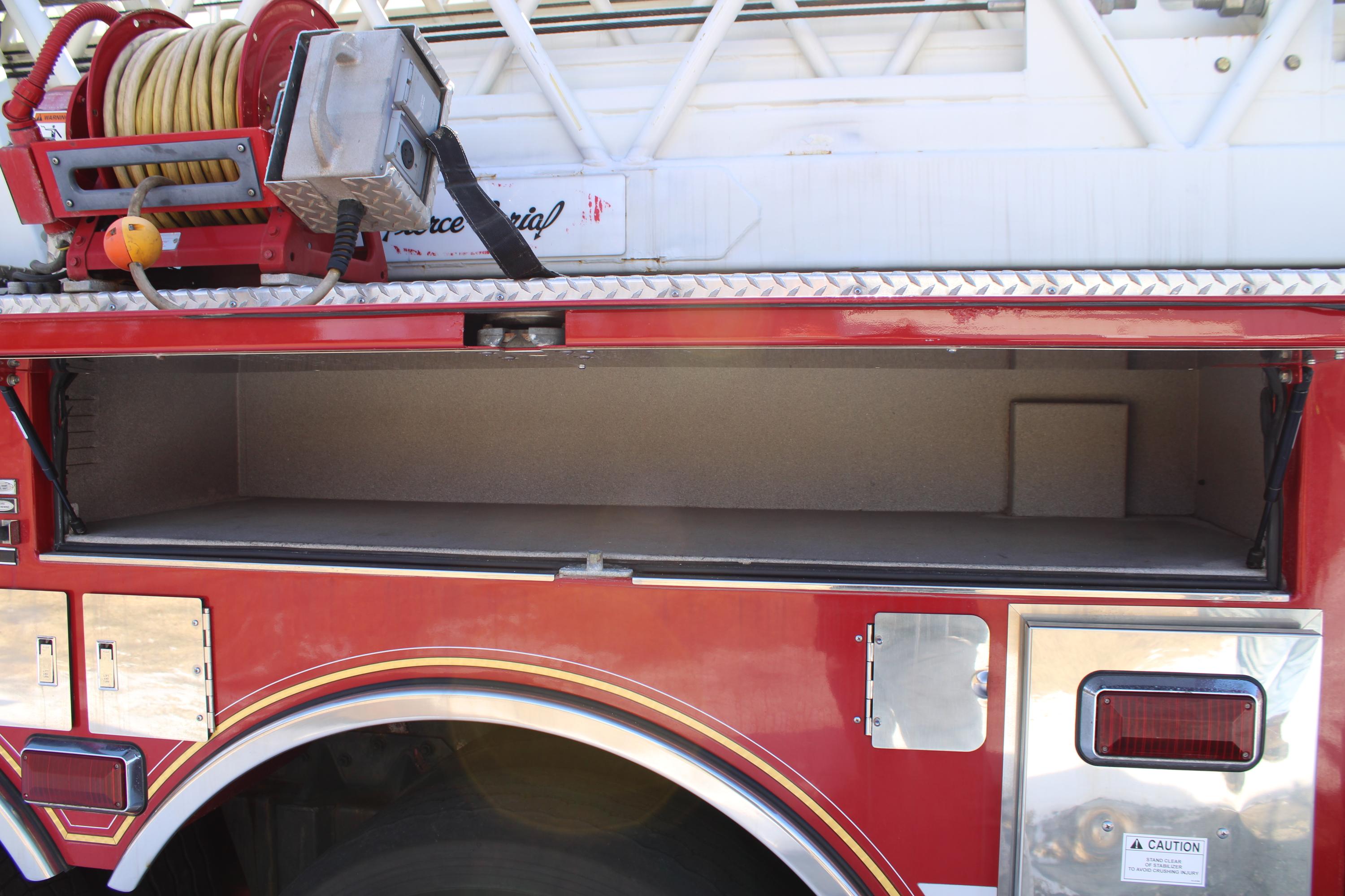 2002 Pierce Dash 95' Mid-Mount Quint - image 7