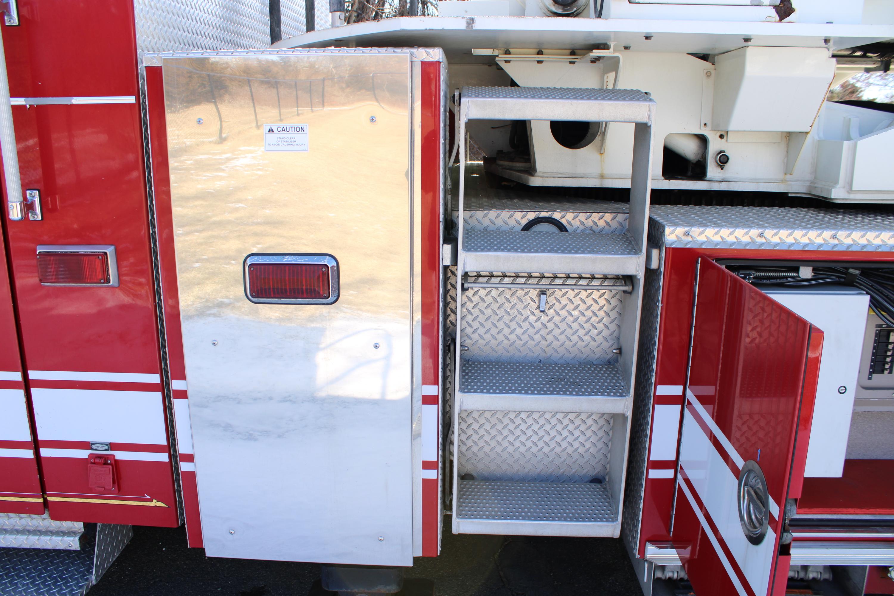 2002 Pierce Dash 95' Mid-Mount Quint - image 4